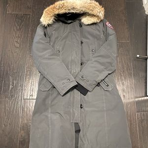 Authentic Canada Goose Kensington Parka Size Medium
